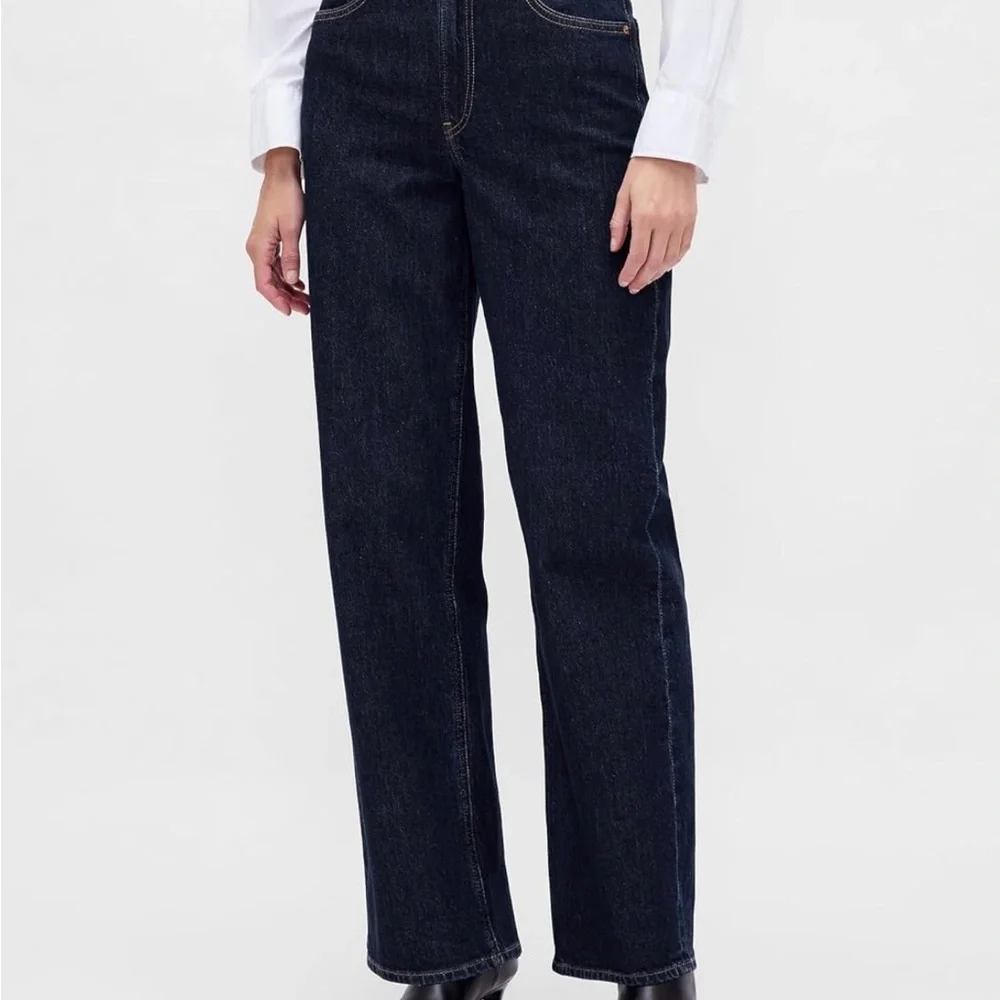 GAP Women's Navy Straight Leg Jeans - Picture 2 of 4